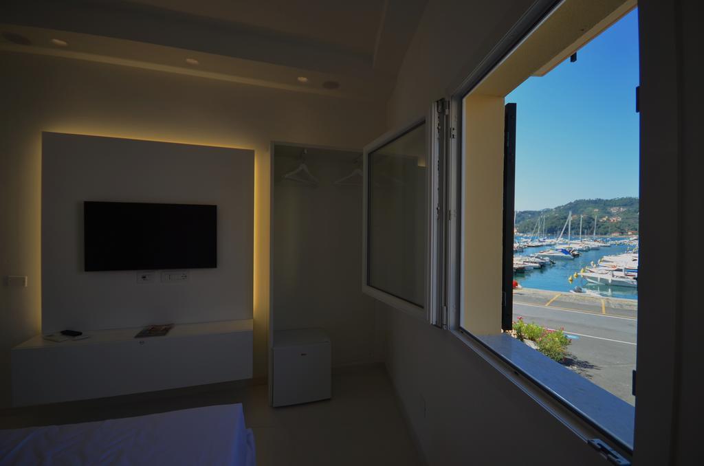 Al Molo Sea View Rooms Леричі Екстер'єр фото
